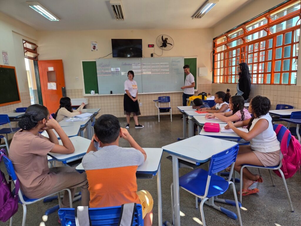 Projeto social no DF busca voluntários para transformar vidas pelo inglês