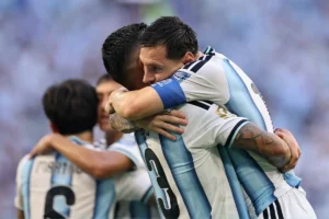 Argentina faz péssimo jogo, mas é salva por Messi contra Cabo Verde