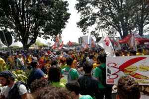 Projeto de lei cria disputa entre sindicatos e associações por representação de servidores