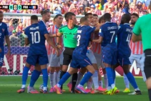 Paraguai impõe 'modo Libertadores' à França no 1º tempo