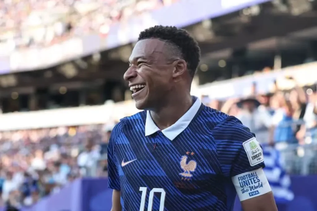 França vence Paraguai no 'modo Copa Libertadores'