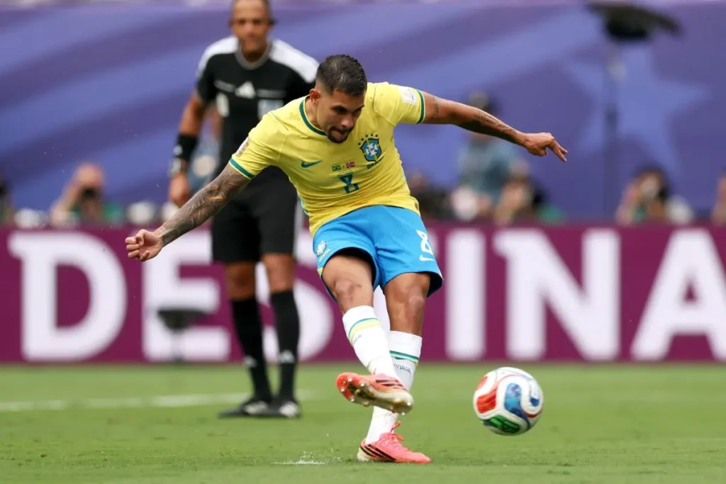 Bruno Guimarães só havia batido três pênaltis na carreira antes de perder contra Noruega