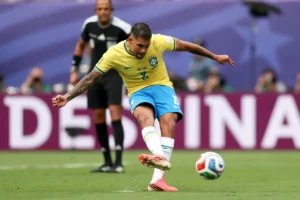 Bruno Guimarães só havia batido três pênaltis na carreira antes de perder contra Noruega