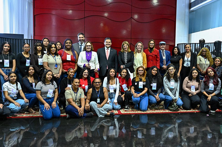Senado lança programa para jovens criarem app contra violência