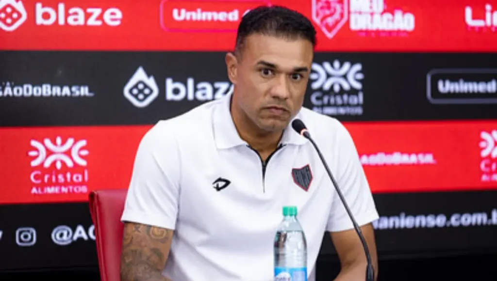 Novo técnico exige vigor do elenco do Atlético-GO