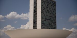 Congresso adia sessão e votações devem ficar para depois do recesso