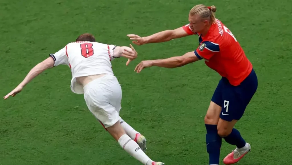 'Sutileza' de Haaland faz gol da Noruega ser anulado