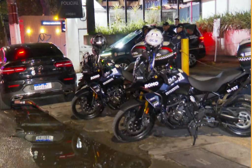 Suposto neurocirurgião é preso com armas em falsa viatura na avenida Paulista