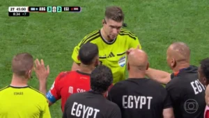 Fifa espera fim da Copa para analisar críticas à arbitragem