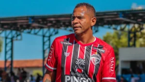 Atacante Walter reclama de limite de idade em divisões de acesso