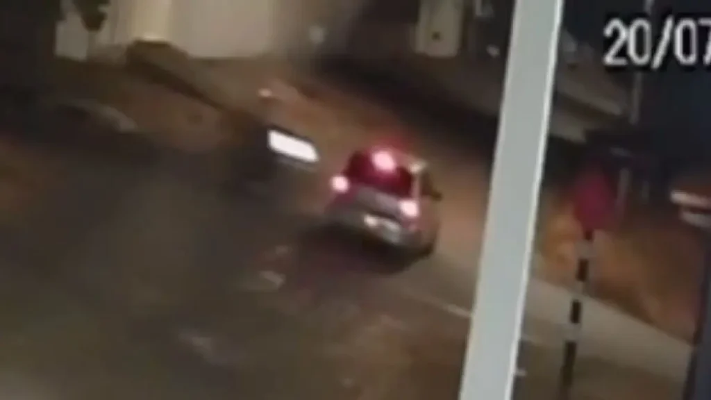 Entregador de app morre após bater na lateral de carro; vídeo