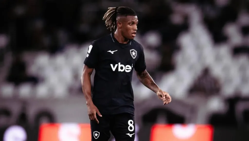Danilo manda recado ao Botafogo após completar 13º jogo
