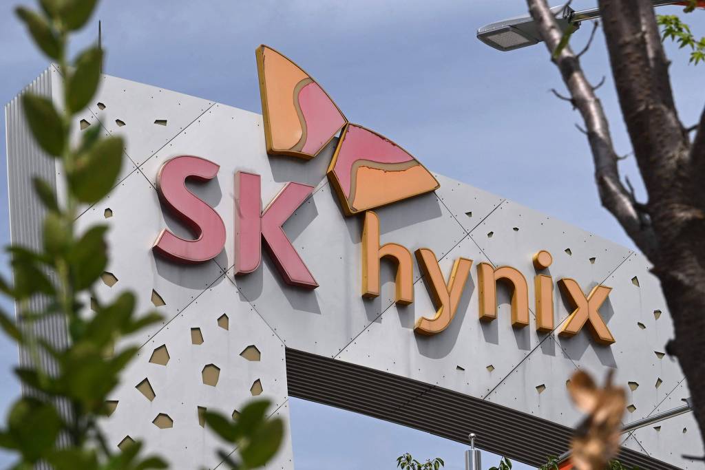 SK Hynix tem lucro recorde com aumento de 1.242%, mas frustra investidores e ações caem 10%