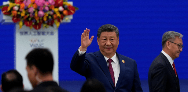 China acelera na corrida da IA com estratégia baseada em baixo custo