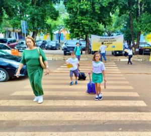 Retorno das aulas aumenta trânsito e mobiliza agentes nas escolas