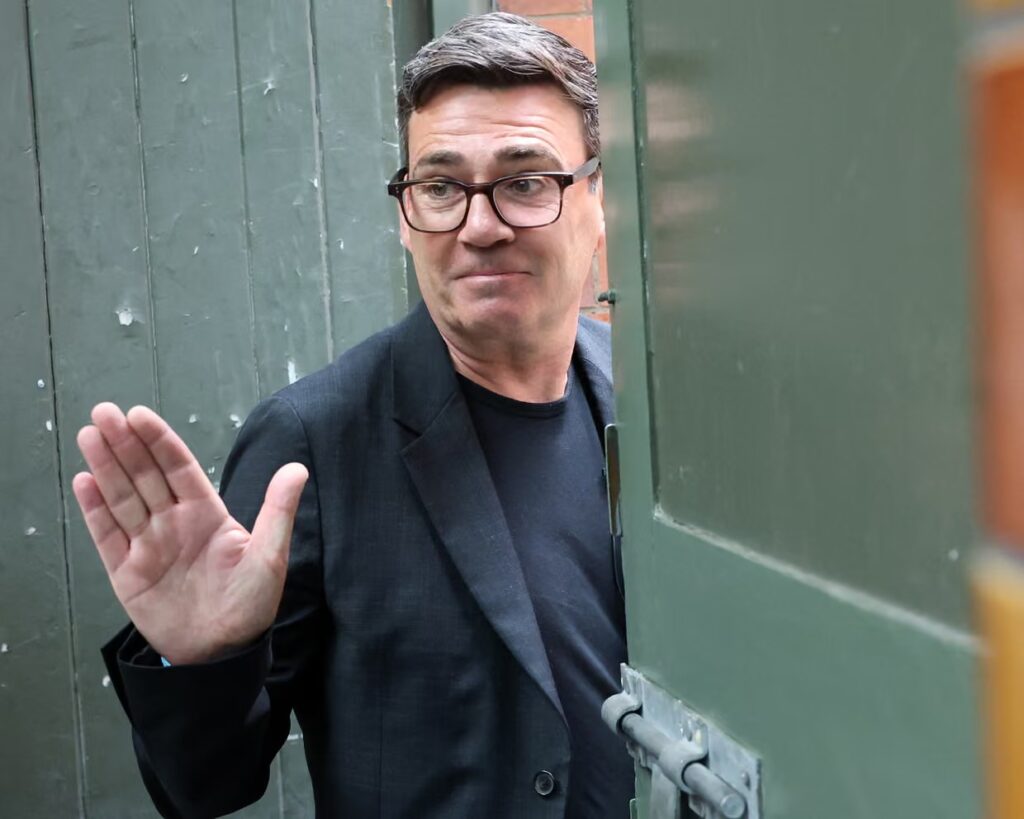 Andy Burnham, na linha de largada para suceder a Keir Starmer no Reino Unido