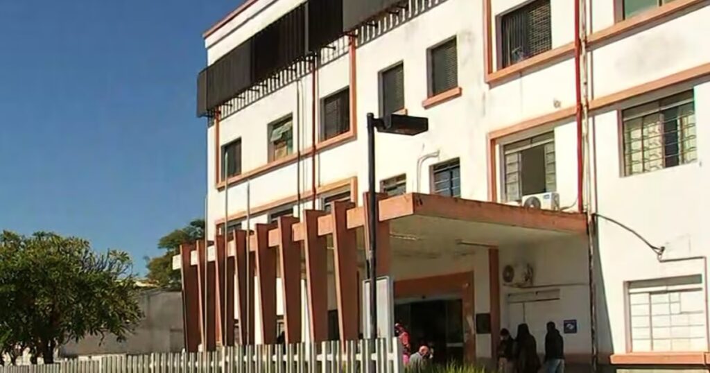 Recém-nascida é encontrada com vida em lixeira de banheiro de hospital de SP