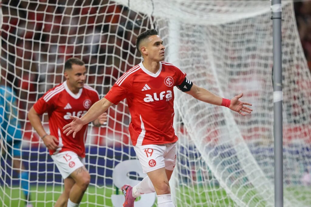 Rafael Borré deixa Internacional e assina novamente com o River Plate