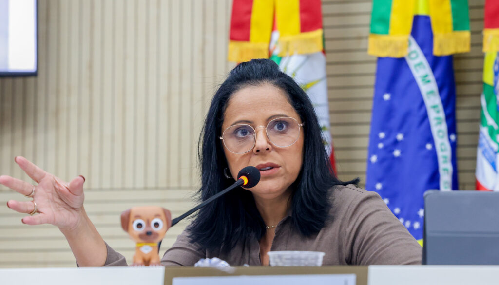 Vereadora defensora da causa animal aciona polícia após receber caixa com cachorro morto no RS