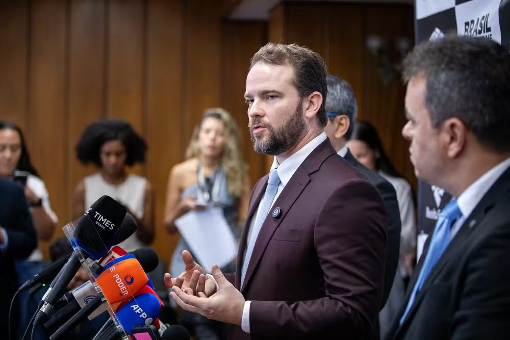 Durigan pede a Alcolumbre que avalie o melhor momento de promulgar PEC dos agentes de saúde