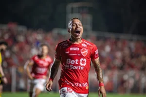 Janderson embala na Série B e assume protagonismo no Vila