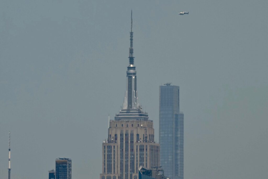 Casal que escalou Empire State Building para pedido de casamento é detido