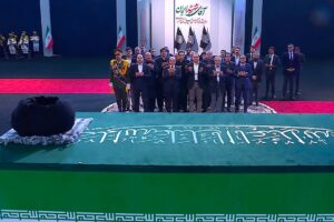 Líderes iranianos prestam tributo ao falecido guia supremo Ali Khamenei