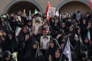 Teerã inicia funeral de Estado de Ali Khamenei