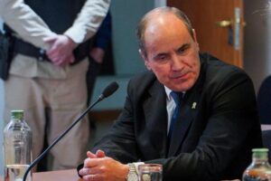 Ex-comandante é condenado por naufrágio mortal de submarino argentino