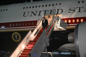 Governo Trump intima repórteres do ‘New York Times’ após reportagens sobre o Air Force One