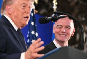 Infantino ignora a imprensa, se encontra com Trump e fala em maior ‘Copa de todos os tempos’