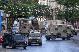 Palestina perde bebê após ficar retida em posto de controle israelense, dizem paramédicos
