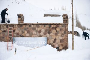 Passagens fronteiriças fechadas e caminhões parados devido a fortes nevadas na Argentina