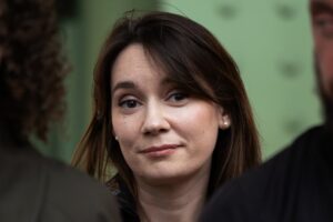 França ordena expulsão de comentarista russa de televisão