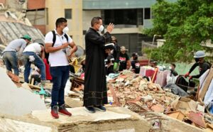 Lenta recuperação dos corpos das vítimas dos terremotos revolta venezuelanos