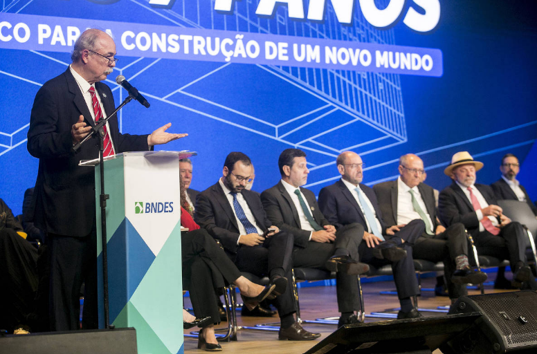 Megalink obtém R$ 30 milhões do BNDES para inclusão digital em escolas públicas
