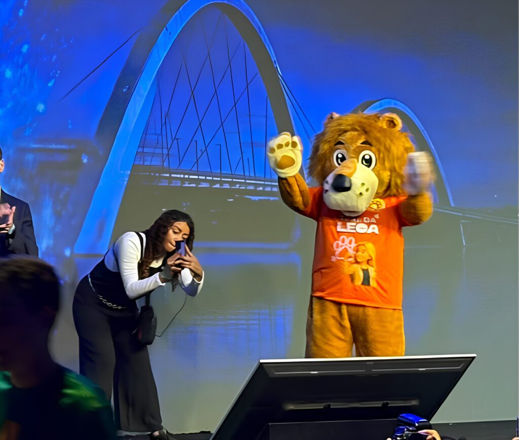 Campanha de Celina apresenta mascote inspirado em leão