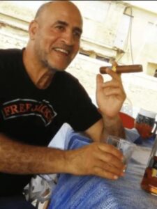 Caça-talentos vinculado a Epstein é encontrado morto na França