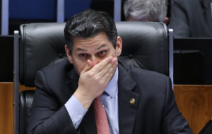 Senado inicia votação em 1º turno de PEC dos agentes de saúde