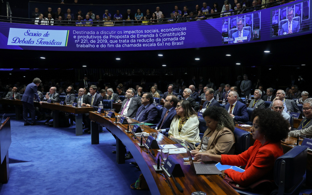 Senado aprova aumento de penas para crimes contra professores e médicos