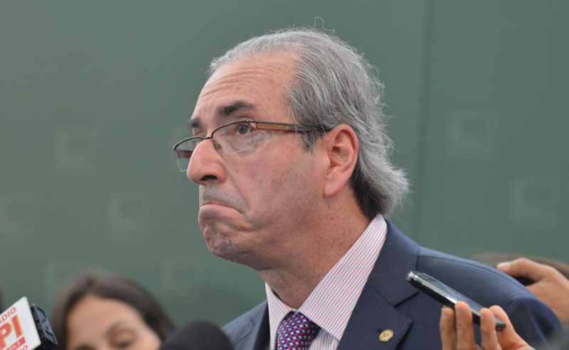 Dino manda bloquear R$ 6,1 milhões de Eduardo Cunha em investigação sobre emendas