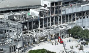 Equipes de emergência procuram sobreviventes após terremoto que deixou 13 mortos no Japão