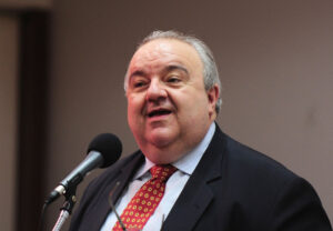 Rafael Greca, do MDB, anuncia que comporá chapa de Sandro Alex, do PSD, no Paraná