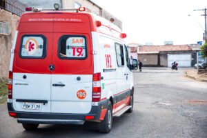 Motorista morre após colisão entre carro e caminhão na DF-180