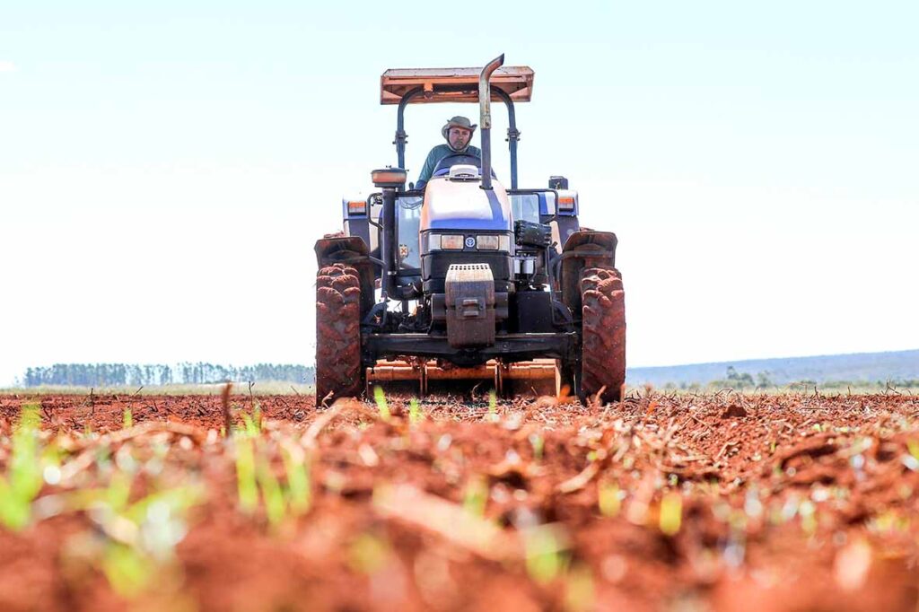 Governo deve incluir pessoa física em linha de crédito para compra de tratores, diz associação