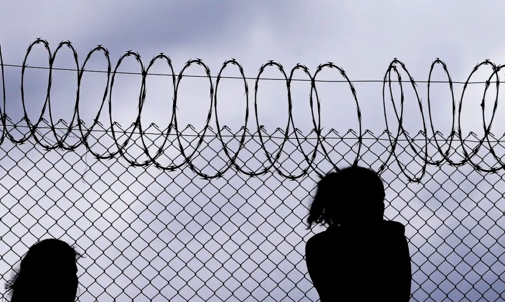 Detentos fazem buraco em cela e fogem de prisão em Belo Horizonte