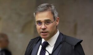 Liminar de André Mendonça libera Marcelo Crivella para disputar Senado pelo RJ
