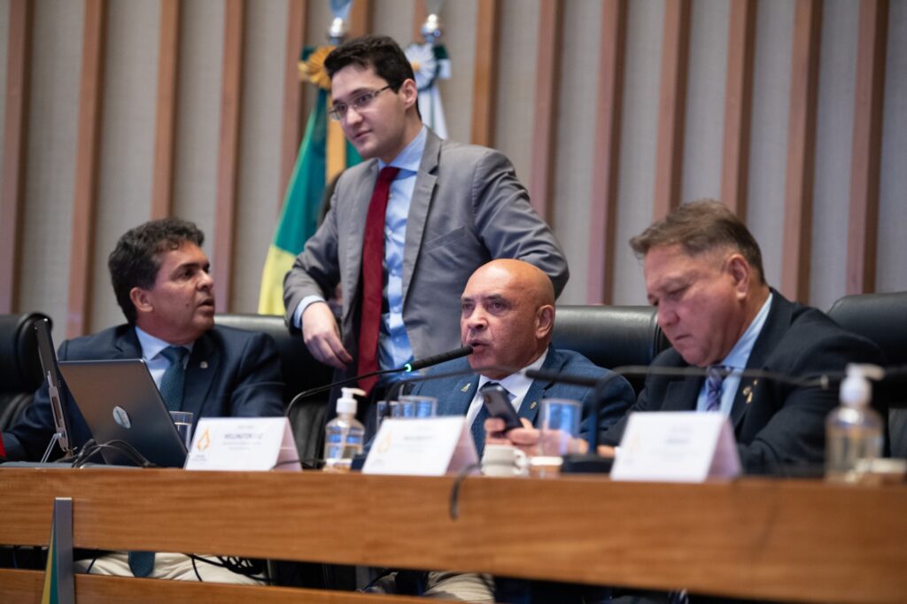 CLDF aprova criação do programa para distribuição de pão e leite