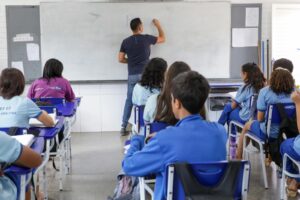 Governadora autoriza contratação de mais de 700 professores