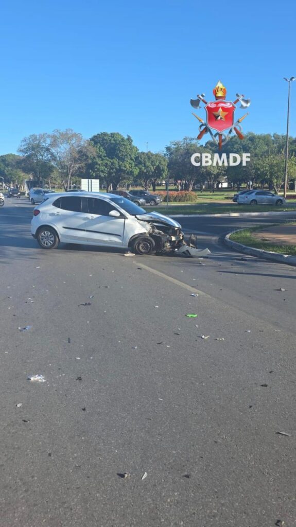 Motociclista fica ferido após acidente no Eixo Monumental